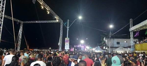 Primeiro Dia De Carnaval De Carinhanha Supera Expectativa E Lota