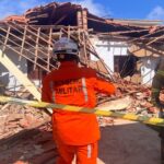 Polícia e bombeiros atuam em desabamento com vítima na cidade de Bom Jesus da Lapa