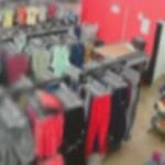 Câmeras flagram adolescentes furtando roupas em loja no centro de Carinhanha