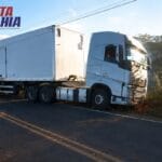 Carreta carregada com bananas atinge rede elétrica de alta tensão município de Malhada