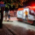 Jovem sofre acidente após perder o controle de motocicleta ao passar por quebra-molas em Carinhanha