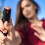 Senado libera venda de spray de pimenta para mulheres; entenda as regras