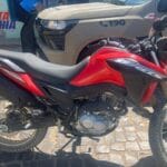 Após cerco policial, suspeito abandona motocicleta furtada e veículo é recuperado em Carinhanha