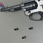 Situação inusitada: Polícia prende homem após ele procurar investigador e falar que realizou disparos de arma de fogo na cidade de Carinhanha